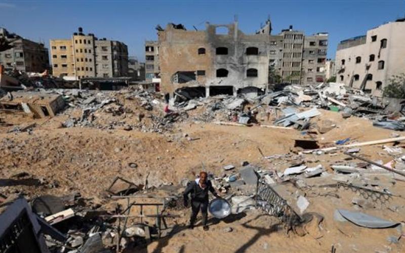 انتشال جثامين 9 أطفال استشهدوا  جراء قصف منزل جنوب قطاع غزة