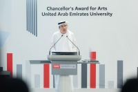 زكي نسيبة يكرم الفائزين بجائزة الرئيس الأعلى للفنون في جامعة الإمارات