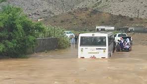 سلطنة عُمان : 12 شخصاً وفقدان 5 آخرين جراء السيول في سلطنة عمان