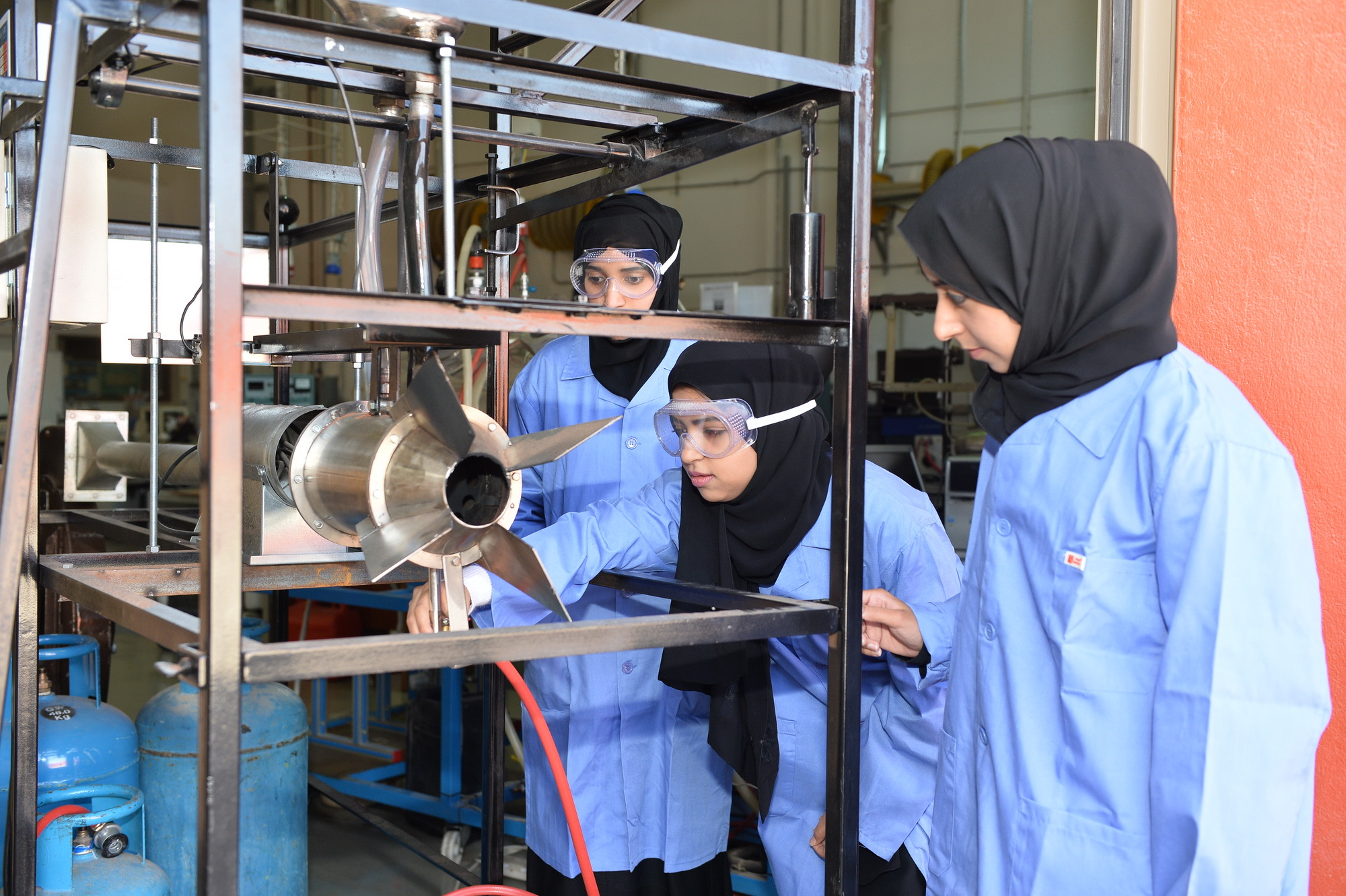 جامعة الإمارات تحقق انجازاً ملموساً في مجال البحث العلمي نشر 813 ورقة بحثية خلال الربع الأول من 2024 وتسجيل 29 براءة اختراع